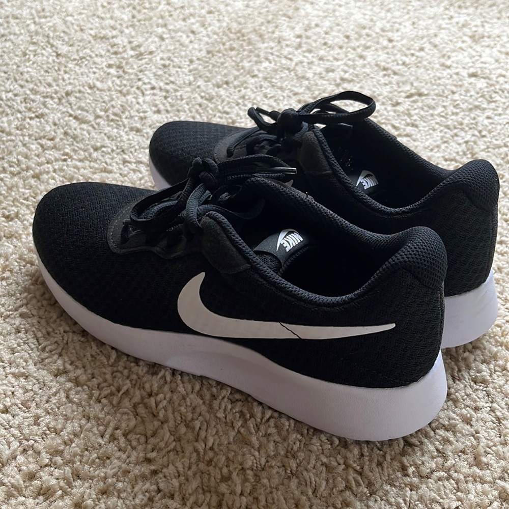 Black Size 7 Nike Tennis Shoes Brand New